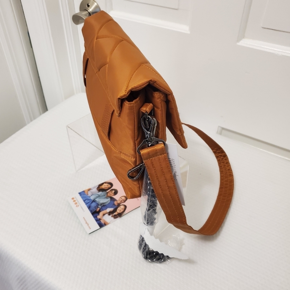 NWT Lug Plie Crossbody Bag Cappuccino Color Lightweight Interchangeable Straps - Picture 4 of 12